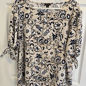 Ann Taylor elbow-length top. XL tan, white, navy blue